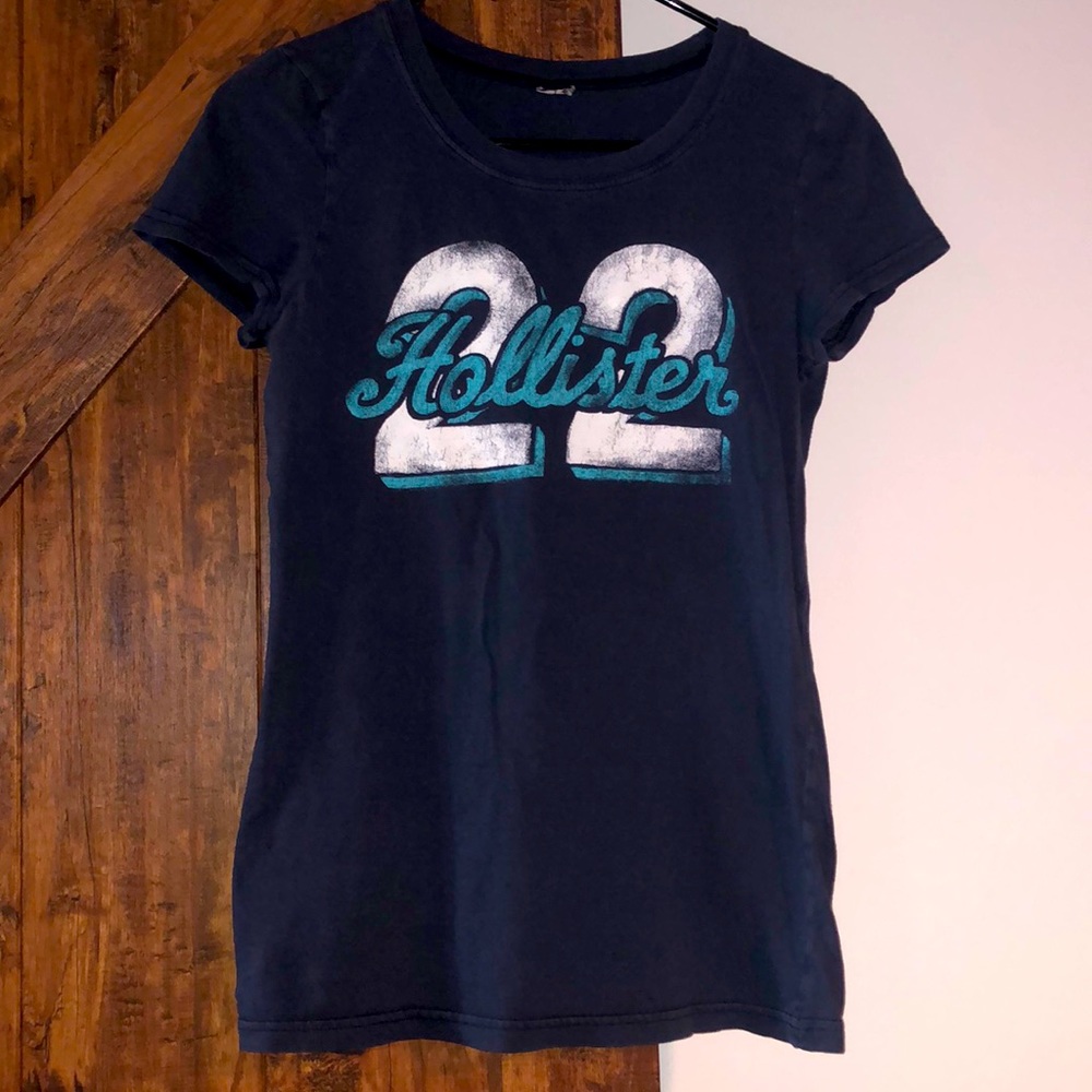 Hollister 22 Graphic Top